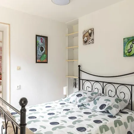 Sunlit Garden Escape Normandy Σπίτι διακοπών *