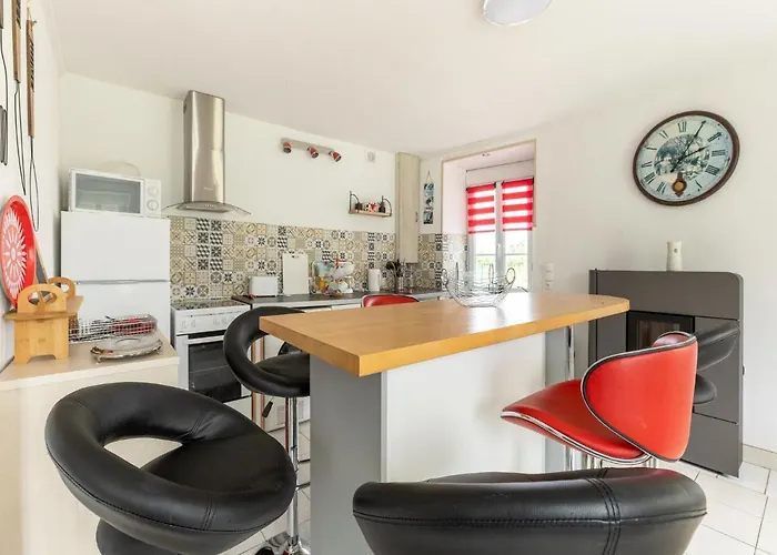 펜션 Sunlit Garden Escape Normandy 이지니쉬르메르