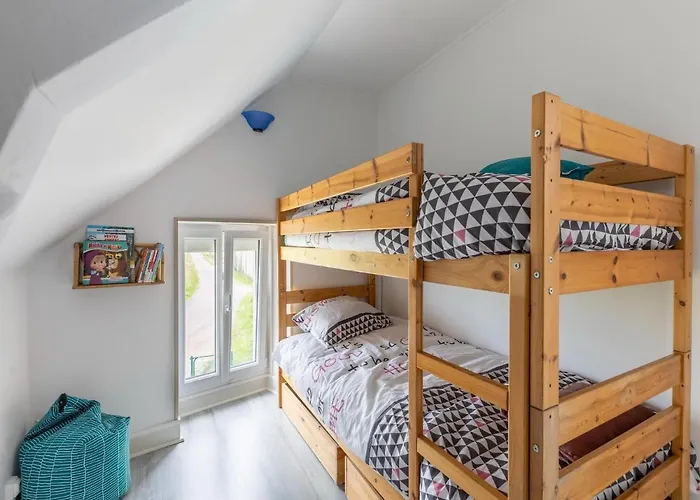 Sunlit Garden Escape Normandy 펜션