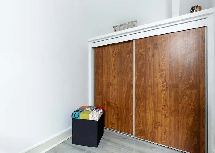 Sunlit Garden Escape Normandy 펜션 이지니쉬르메르