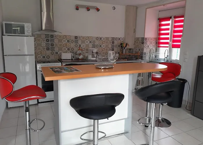 Sunlit Garden Escape Normandy * 이지니쉬르메르