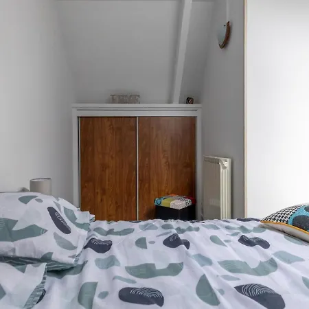 Sunlit Garden Escape Normandy 滨海伊西尼