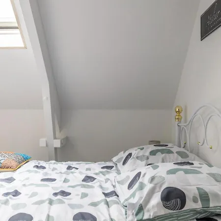 Sunlit Garden Escape Normandy 度假居 滨海伊西尼