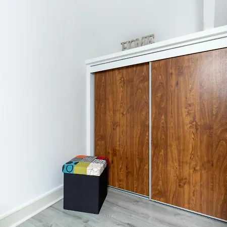 Sunlit Garden Escape Normandy 度假居 滨海伊西尼