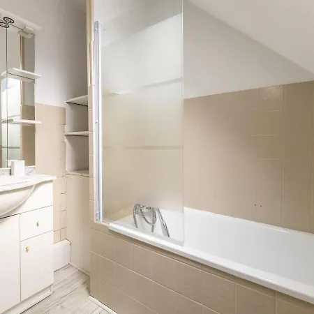 度假居 Sunlit Garden Escape Normandy