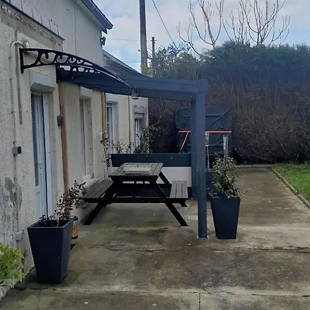 Sunlit Garden Escape Normandy 滨海伊西尼