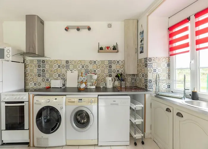 בית נופש Sunlit Garden Escape Normandy