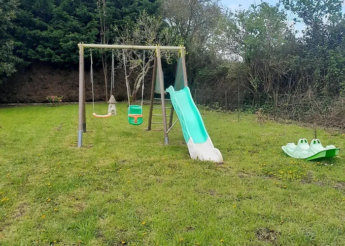 Sunlit Garden Escape Normandy בית נופש *